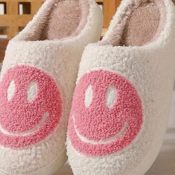 Adorable, pink Smiley Face slippers 💕 - Picture 2 of 4